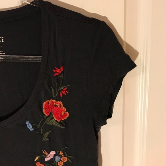 2/$15 AMERICAN EAGLE Favourite "T" Floral Size XS - Picture 3 of 7